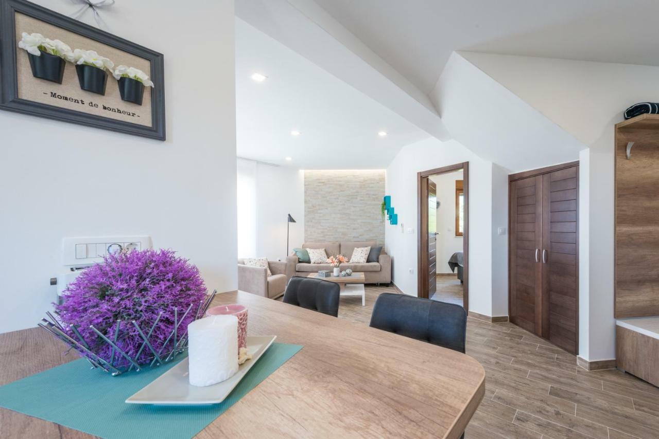 Apartments Villa Elena 3 챠브타트 외부 사진