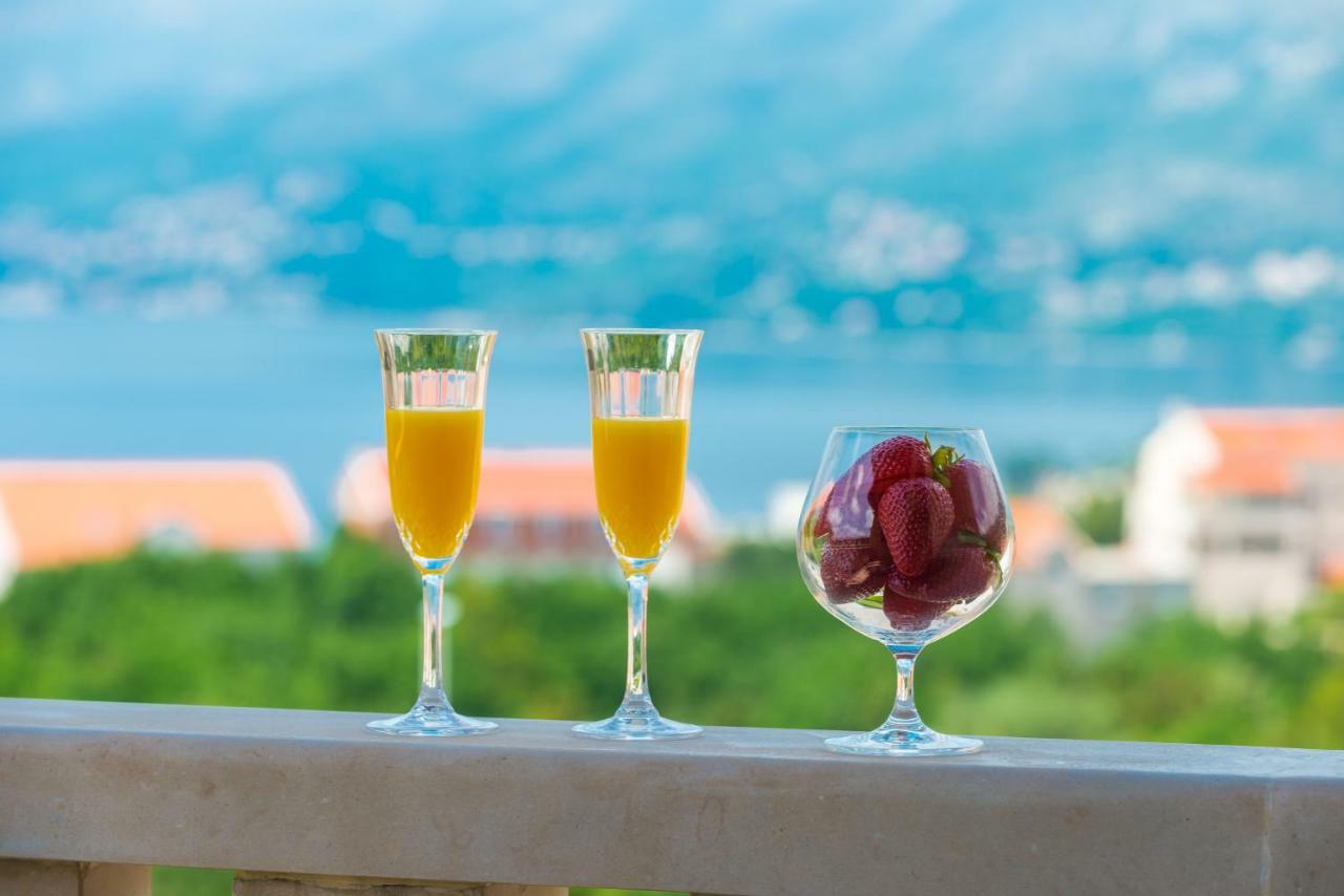 Apartments Villa Elena 3 챠브타트 외부 사진
