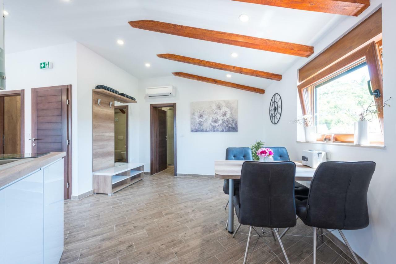 Apartments Villa Elena 3 챠브타트 외부 사진